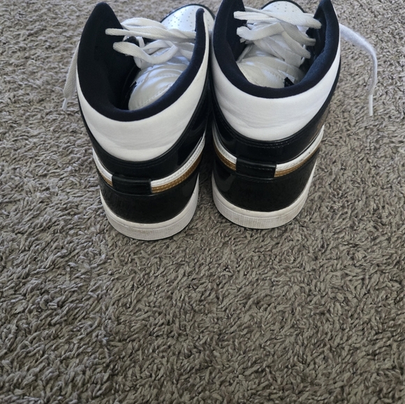 Air Jordan 1 Mid SE w/box - Picture 8 of 11